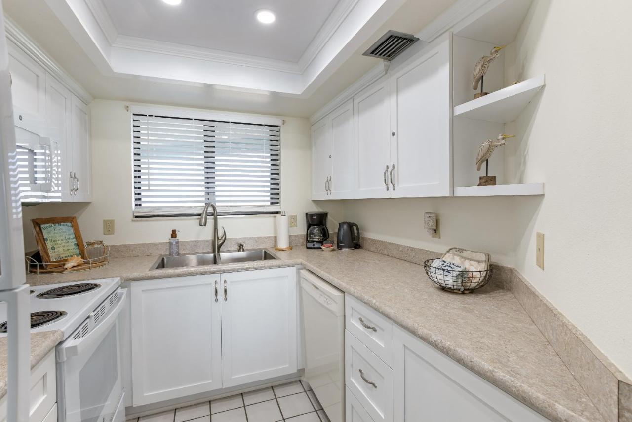 Ocean View With A Beachfront Pool At Ocean Trillium Condo ~ 403 New Smyrna Beach Exterior photo